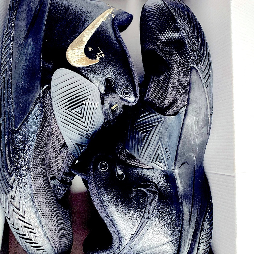 Nike Kyrie Flytrap 3’s for sale…Great basketball or casual wear shoes!